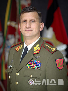 [서울=뉴시스] 라이문다스 바이크슈노라스 리투아니아군 총사령관. (사진=나토 웹사이트 갈무리) 