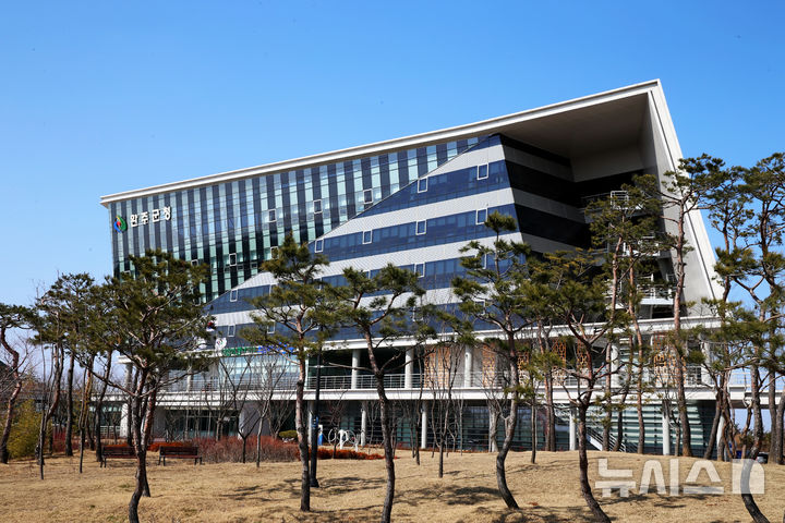 [완주=뉴시스] 김민수 기자= 완주군청 청사. *재판매 및 DB 금지