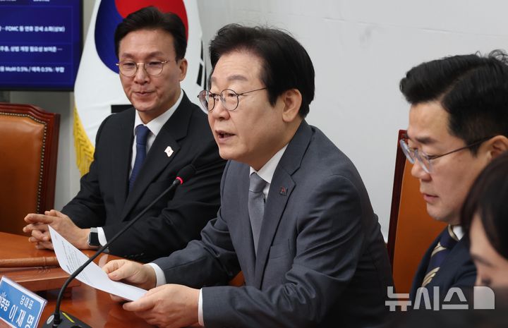 [서울=뉴시스] 조성봉 기자= 이재명 더불어민주당 대표가 지난달 31일 오전 서울 여의도 국회에서 열린 최고위원회의에서 발언을 하고 있다. 2025.01.31. suncho21@newsis.com