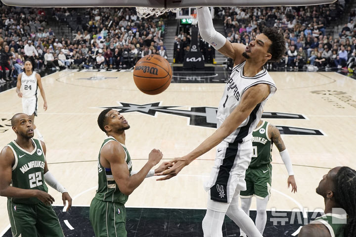 [샌안토니오=AP/뉴시스]NBA 샌안토니오 웸반야마. 2025.01.31.