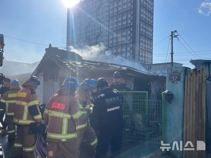 [동두천=뉴시스] 화재 현장. (사진=경기도북부소방재난본부 제공) 2025.02.03 photo@newsis.com
