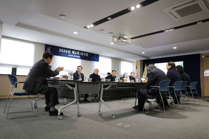 [서울=뉴시스] 프로축구 K리그를 총괄하는 한국프로축구연맹의 이사회 모습. (사진=한국프로축구연맹 제공) *재판매 및 DB 금지