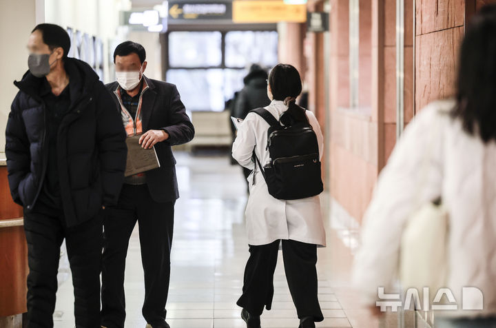 [서울=뉴시스] 정병혁 기자 = 서울시내 한 대학병원. <사진은 기사와 직접 관련 없음> 2025.02.03. jhope@newsis.com