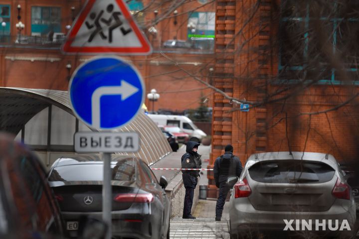 [모스크바= 신화/뉴시스] 모스크바 교외의 힘키 시 주거지역에서 12월 20일 폭발로 1명이 죽고 2명이 다쳤다. 사진은 올해 2월 3일 모스크바 외곽 아파트에서 일어난 폭발사고;로 5명의 사상자가 발생한 현장. 2025.12.21. 