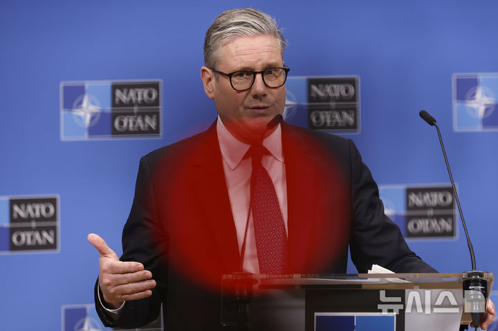 [브뤼셀=AP/뉴시스] 키어 스타머 영국 총리가 지난 2월 3일(현지 시간) 벨기에 브뤼셀 북대서양조약기구(NATO.나토) 본부에서 기자회견을 하고 있다. (사진=뉴시스DB)