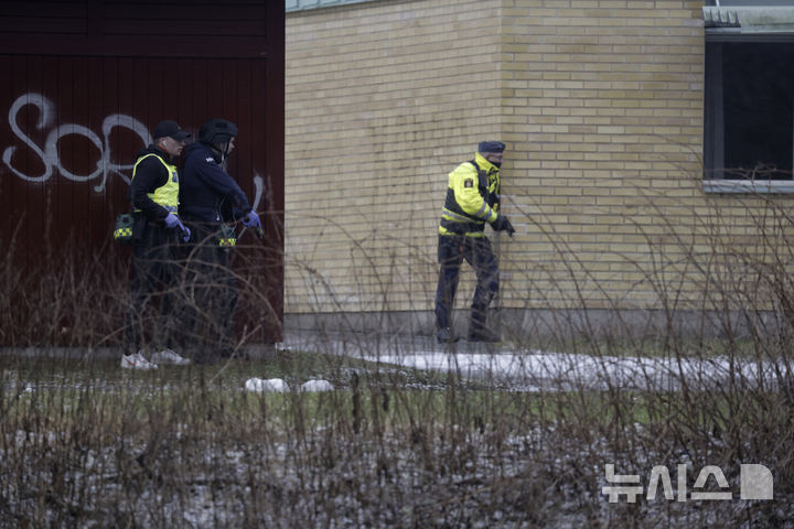 [AP/뉴시스] 4일 스웨덴 중부 외레브로시 한 교육센터에서 총기 공격으로 5명이 총에 맞은 것으로 알려졌다. 경찰이 대응하고 있다. 