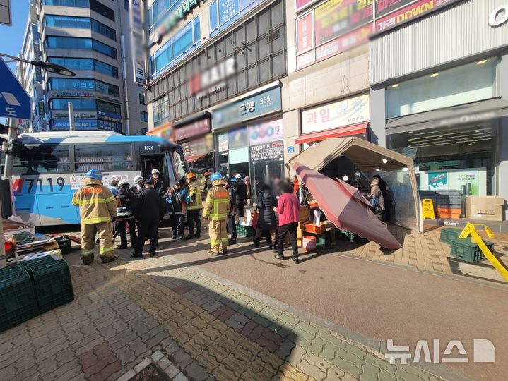 [고양=뉴시스] 교통사고 현장. (사진=경기도북부소방재난본부 제공) 2025.02.04 photo@newsis.com