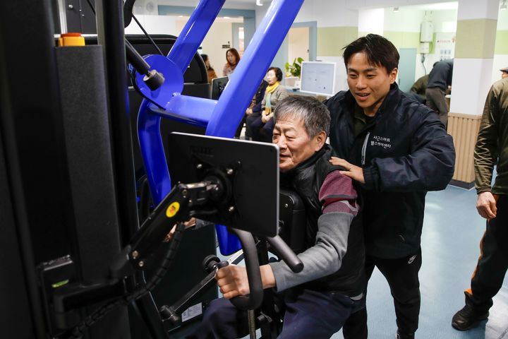 [서울=뉴시스] 사근 스마트헬스케어 프로그램. 2025.02.04 (사진 제공=성동구청) photo@newsis.com *재판매 및 DB 금지