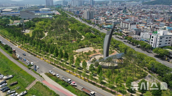 [포항=뉴시스] 송종우 기자 = 포항시가 2030년까지 '정원 속 도시'로 꾸며 그린 시티를 조성한다. 사진은 포항 해도 도시 숲 전경. (사진=포항시 제공) 2025.02.04. photo@newsis.com&nbsp; 