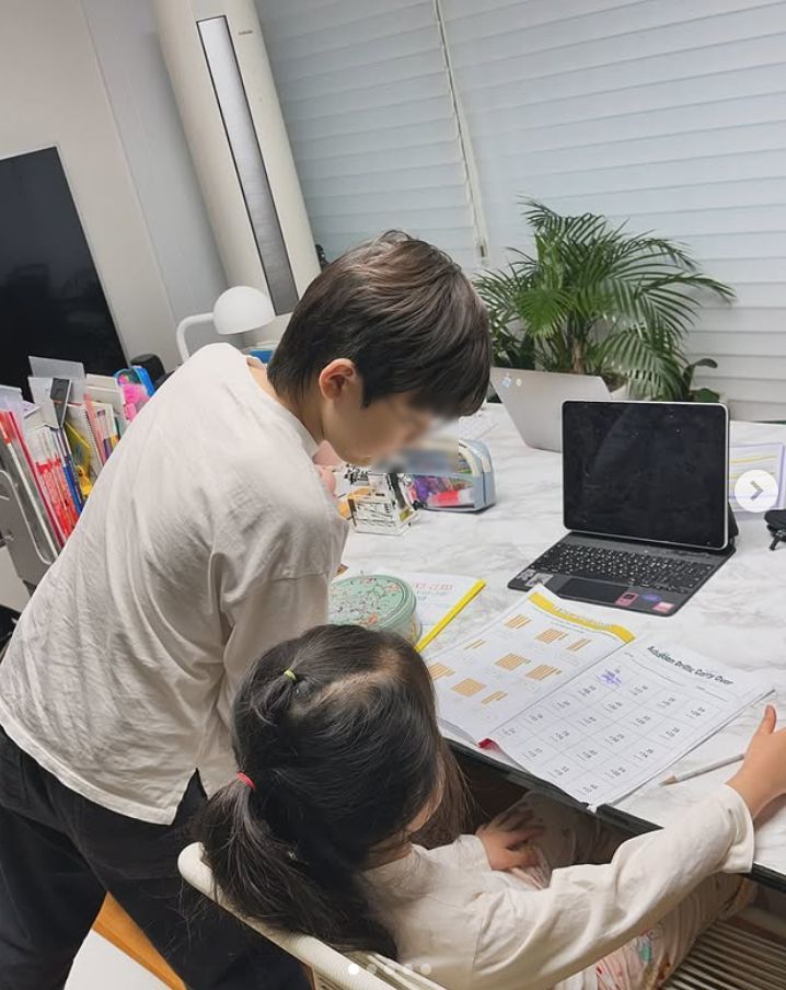 [서울=뉴시스] 방송인 이하정이 자녀와의 일상을 공개했다. (사진=이하정 인스타그램 캡처) 2025.02.04. photo@newsis.com&nbsp; *재판매 및 DB 금지