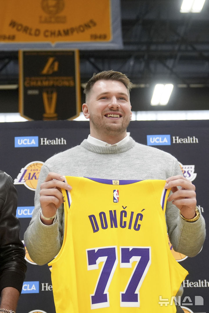 [로스앤젤레스=AP/뉴시스]LA로 간 돈치치. 2025.02.04.