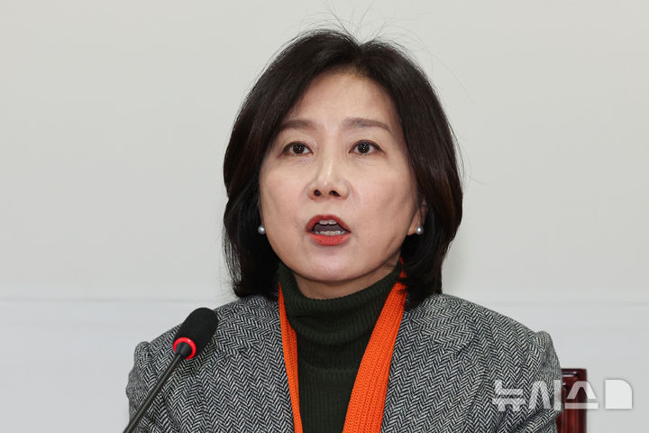 [서울=뉴시스] 권창회 기자 = 허은아 개혁신당 대표가 5일 오전 서울 여의도 국회에서 열린 최고위원회의에서 발언하고 있다. 2025.02.05. kch0523@newsis.com