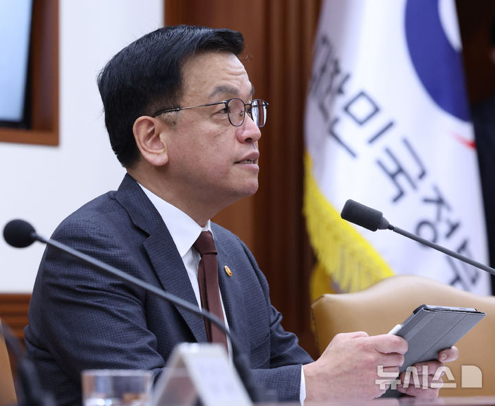 [서울=뉴시스] 조수정 기자 = 최상목 대통령 권한대행 부총리 겸 기획재정부 장관. 2025.02.05. chocrystal@newsis.com