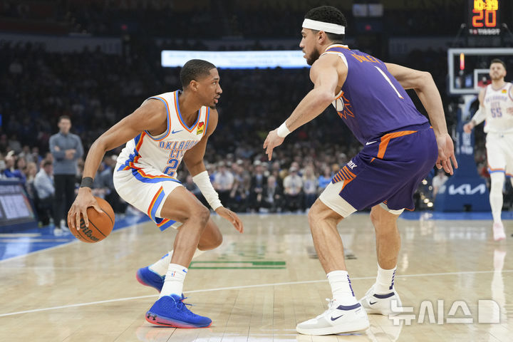 [오클라호마시티=AP/뉴시스] 미국프로농구(NBA) 오클라호마시티 아론 위긴스(왼쪽). 2025. 2. 5.