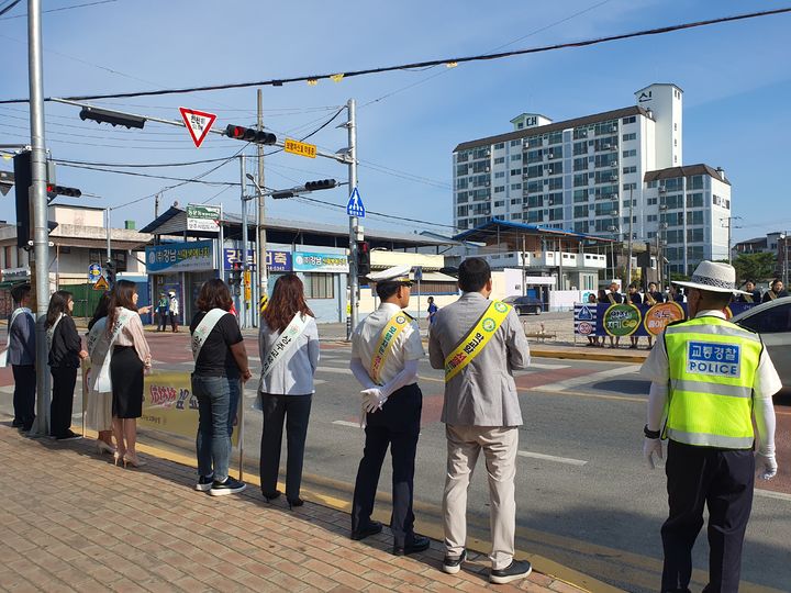 [상주=뉴시스] 교통안전캠페인 (사진=상주시 제공) 2025.02.06 photo@newsis.com *재판매 및 DB 금지