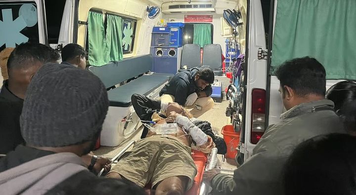 [서울=뉴시스] 사고 직후 병원으로 이송되기 전의 미카엘 주르센 (사진= 뉴인디언익스프레스 ) 2025.02.06. photo@newsis.com *재판매 및 DB 금지