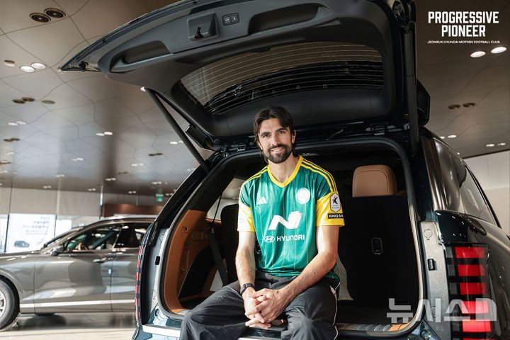 [서울=뉴시스]K리그1 전북, 이탈리아 국가대표 출신 공격수 콤파뇨 영입.(사진=전북 현대 제공)