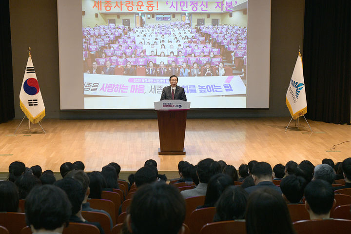 [세종=뉴시스] 이야기하는 최민호 세종시장.(사진=세종시 제공).2025.02.06. photo@newsis.com *재판매 및 DB 금지