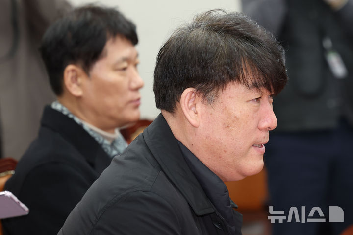 [서울=뉴시스] 권창회 기자 = 박한신 제주항공 여객기 참사 대표가 6일 오전 서울 여의도 국회에서 국민의힘 지도부와 면담을 하며 발언하고 있다. 2025.02.06. kch0523@newsis.com
