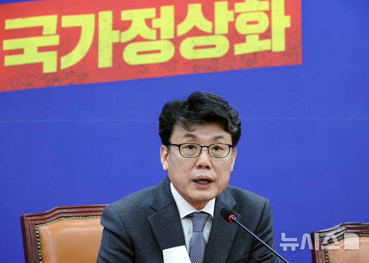 [서울=뉴시스] 조성우 기자 = 진성준 더불어민주당 정책위의장이 6일 오후 서울 여의도 국회에서 열린 정책 현안 간담회에서 발언하고 있다. 2025.02.06. xconfind@newsis.com