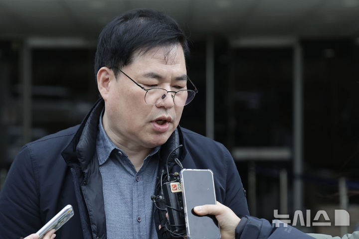 [서울=뉴시스] 최동준 기자 = 검찰이 이른바 '대장동 본류 사건'이라고 불리는 대장동 민간업자들의 뇌물·배임 혐의 1심 재판에서 유동규 전성남도시개발공사 기획본부장과 화천대유자산관리대주주 김만배씨에게 징역 7년과 12년의 중형을 구형했다. 사진은 유 전 본부장. 2025.02.06. photocdj@newsis.com