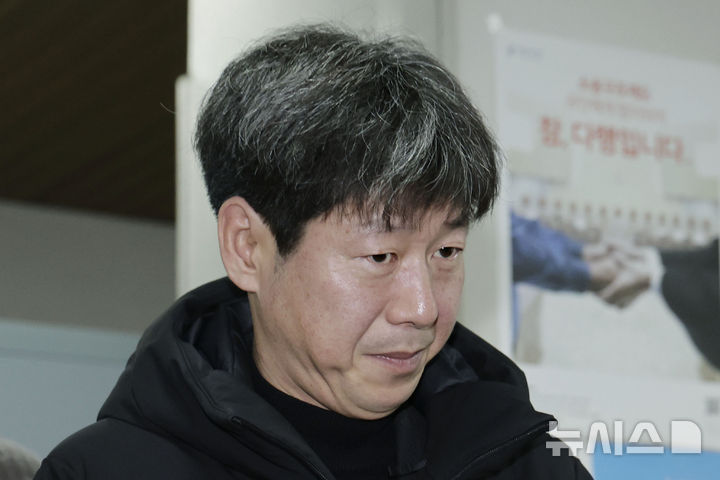 [서울=뉴시스] 최동준 기자 = 10일 법조계에 따르면 서울고법 민사7부(부장판사 이재영)는 지난달 25일 부산저축은행, 영남저축은행 등 8개 저축은행의 파산관재인 예보가 남 변호사를 상대로 제기한 대여금 청구 소송에서 1심과 같이 원고 패소로 판결했다. 사진은 남 변호사. 2025.02.06. photocdj@newsis.com