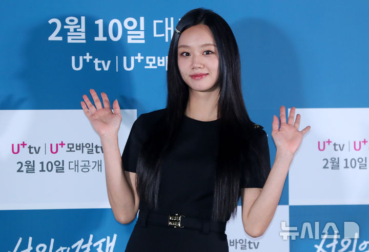 [서울=뉴시스] 김혜진 기자 = 배우 이혜리가 6일 오후 서울 CGV 용산아이파크몰에서 열린 STUDIO X+U 드라마 '선의의 경쟁' 기자간담회에서 포즈를 취하고 있다.  '선의의 경쟁'은 살벌한 입시 경쟁이 벌어지는 대한민국 상위 1% 채화여고에 전학 온 우슬기에게 각자의 욕망을 드러내는 친구들, 그리고 수능 출제 위원이었던 아버지의 의문사를 둘러싼 미스터리 스릴러다. 2025.02.06. jini@newsis.com