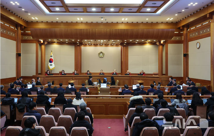 [서울=뉴시스] 사진공동취재단 = 지난 6일 오전 서울 종로구 헌법재판소 대심판정에서 윤석열 대통령 탄핵심판 6차 변론기일이 열리고 있다. 2025.02.09. photo@newsis.com