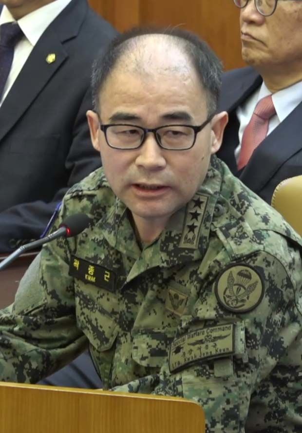 [서울=뉴시스] 곽종근 전 특수전사령관이 6일 서울 종로구 헌법재판소에서 열린 윤석열 대통령 탄핵심판 6차 변론기일에서 질의에 답변하고 있다. (사진=헌법재판소 제공) 2025.02.06. photo@newsis.com *재판매 및 DB 금지