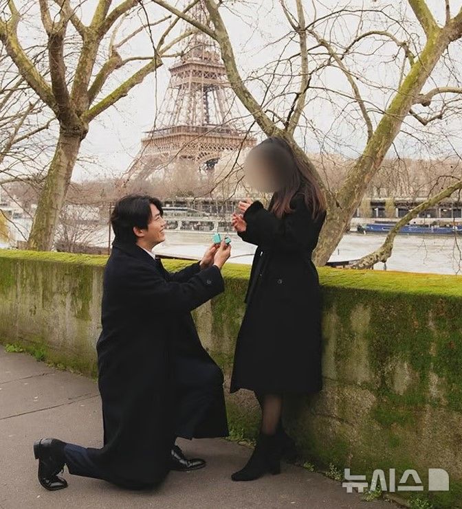 [서울=뉴시스] 옥택연이 여자친구와 프랑스에서 촬영한 스냅사진이 공개됐다. (사진=X·옛 트위터)
