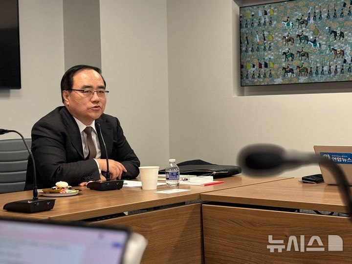 [워싱턴=뉴시스]이윤희 특파원 = 김성한 전 대통령실 국가안보실장이 6일(현지 시간) 미국 워싱턴DC에서 특파원단 간담회를 열고 발언하고 있다. 2025.02.07. 