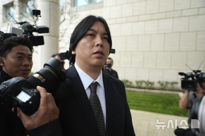 [서울=뉴시스] 오타니 쇼헤이의 전 통역사 미즈하라가 캘리포니아주 연방법원에 출석했다. (사진=AP통신)