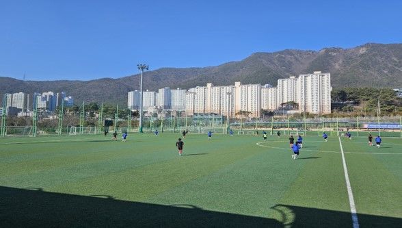[양산=뉴시스] 국가대표 상비군 여자축구팀 전지훈련장인 물금디자인공원 축구장 전경 (사진=양산시 제공) 2025.02.07. photo@newsis.com *재판매 및 DB 금지