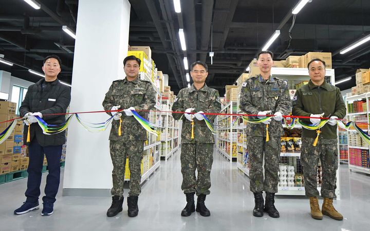[목포=뉴시스]해군 3함대, 'Wa-Mart 목포점' 개점. (사진=3함대 제공) 2025.02.07. photo@newsis.com *재판매 및 DB 금지