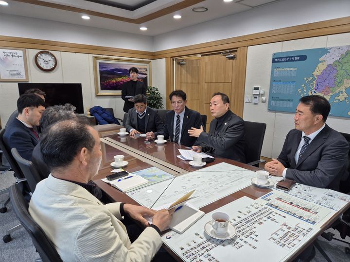 [목포=뉴시스]영산강환경유역청 방문한 김원이 국회의원. *재판매 및 DB 금지