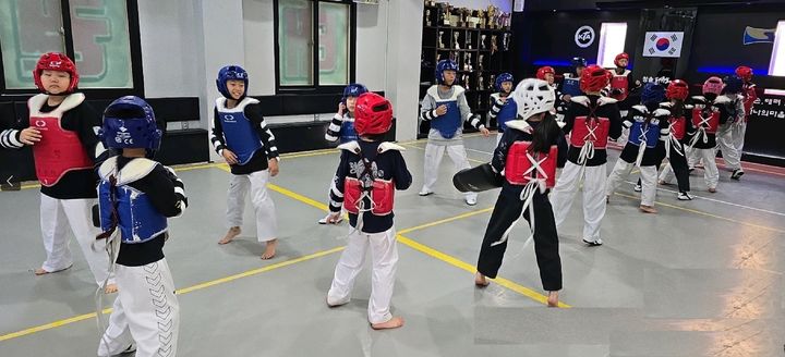  *재판매 및 DB 금지