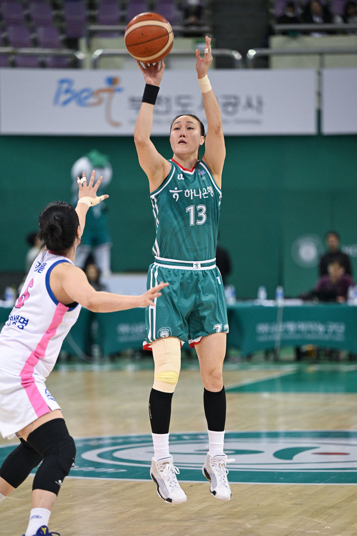 [서울=뉴시스] 여자프로농구 부천 하나은행의 김정은. (사진=WKBL 제공) *재판매 및 DB 금지