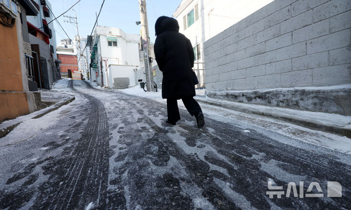 울산, 낮까지 '눈 또는 비' 내린다…아침엔 0도, 낮엔 12도