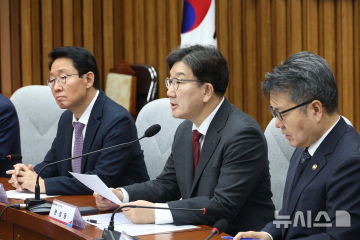 [서울=뉴시스] 조성봉 기자= 권성동 국민의힘 원내대표가 7일 오전 서울 여의도 국회에서 열린 교육, 사회, 문화 분야 민생대책 점검 당정협의회에서 발언하고 있다. 2025.02.07. suncho21@newsis.com