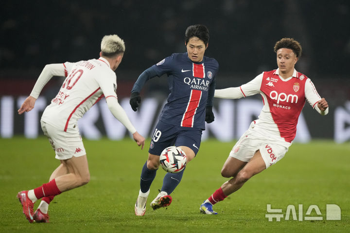 [파리=AP/뉴시스] 프랑스 프로축구 리그앙 파리 생제르맹(PSG)의 이강인. 2025. 2. 7.