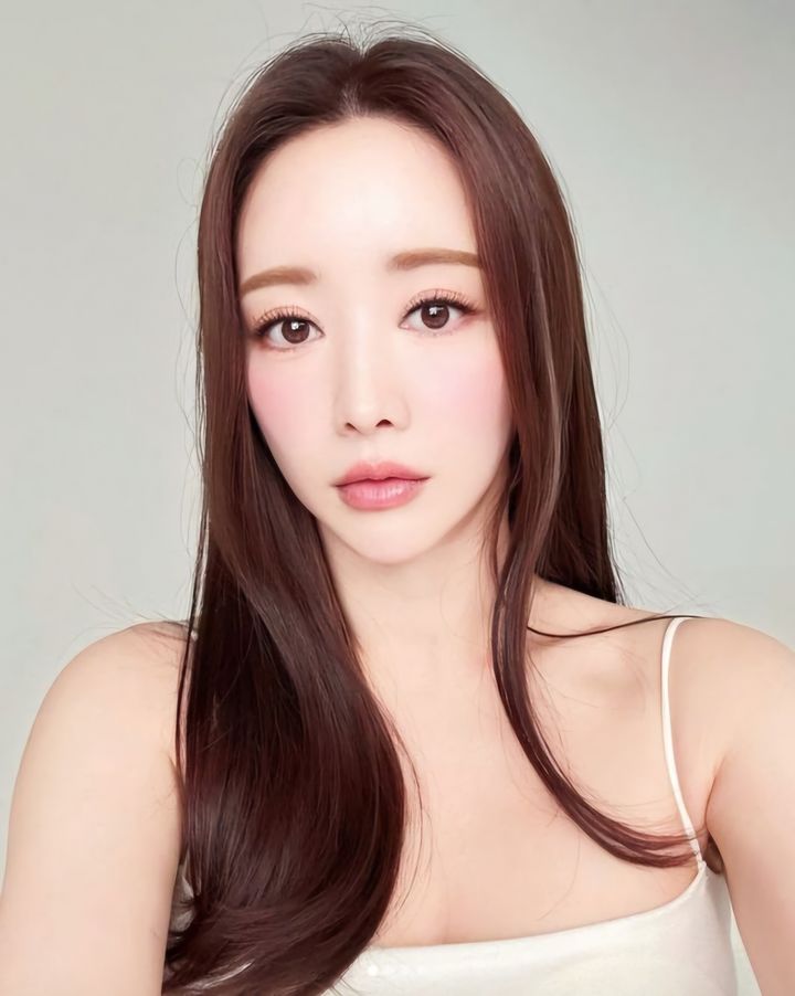 [서울=뉴시스] 홍수아. (사진=홍수아 인스타그램 캡처) 2025.02.09. photo@newsis.com *재판매 및 DB 금지