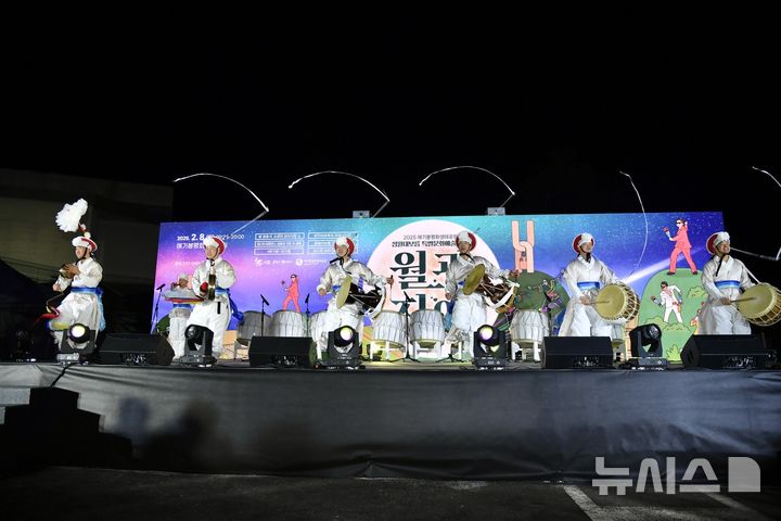 [김포=뉴시스] 김포 애기봉 보름달 점등 행사 모습. (사진=김포시 제공) 2025.02.09. photo@newsis.com 