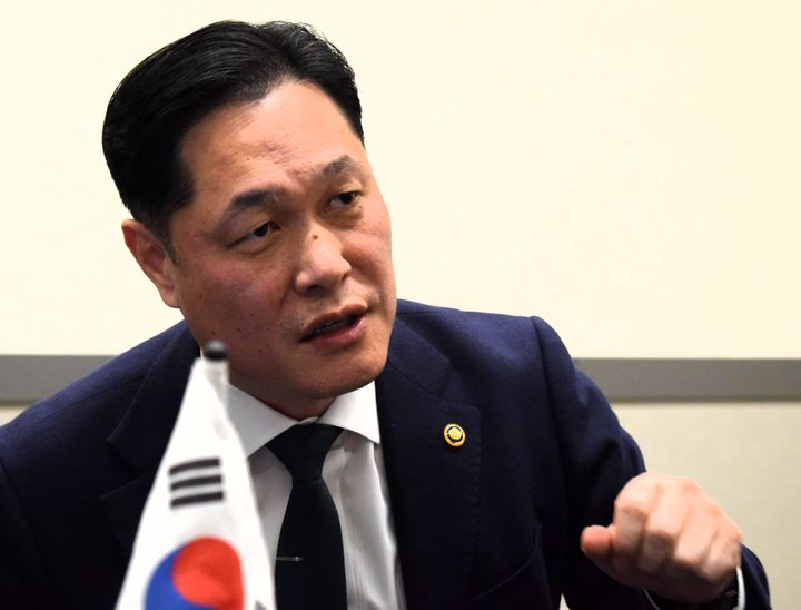 [밴쿠버=뉴시스] 이희완 국가보훈부 차관이 '2025 캐나다 인빅터스 게임'(제7회 세계상이군인체육대회)이 개막한 8일 캐나다 밴쿠버 컨벤션센터 내 양자회담장에서 국가보훈부 공동취재단과 인터뷰를 하고 있다. (사진=국가보훈부 공동취재단) 2025.02.09. *재판매 및 DB 금지
