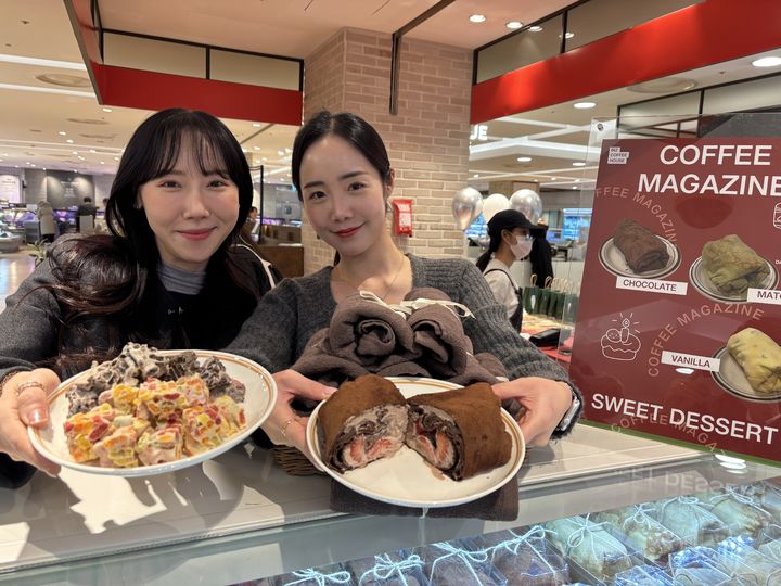 [대구=뉴시스] 롯데백화점 상인점은 지하 1층 특설 행사장에서 이색 디저트 '수건 케이크(마오진젠)' 팝업스토어를 선보인다. (사진=롯데백화점 제공) 2025.02.09. photo@newsis.com *재판매 및 DB 금지