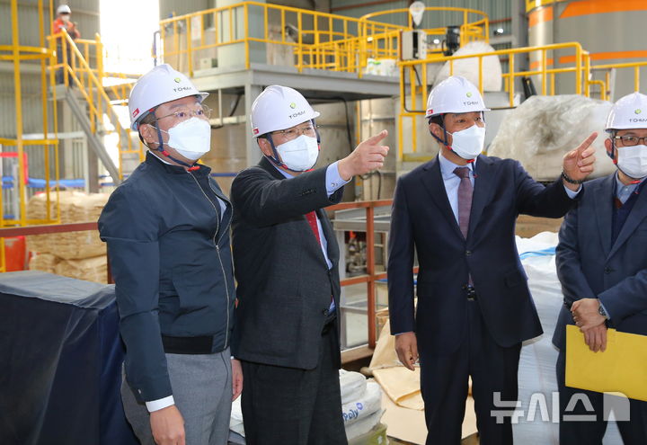 [경주=뉴시스] 주낙영 경주시장 기업 현장 방문. (사진=경주시 제공) 2025.02.09. photo@newsis.com 
