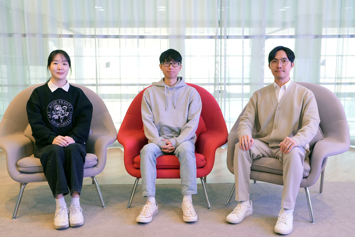 [울산=뉴시스] 구미현 기자 = UNIST 연구진. 사진 오른쪽부터 곽원진 교수, 이현욱 연구원, 윤홍빈 연구원. (UNIST 제공) photo@newsis.com *재판매 및 DB 금지