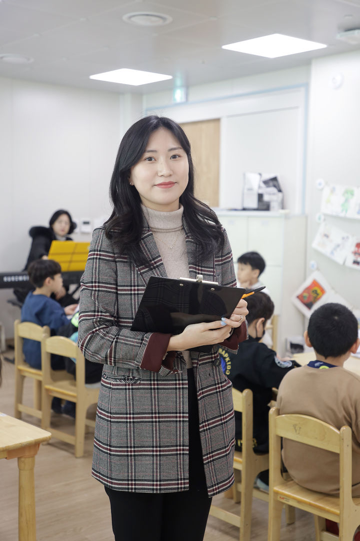 [울산=뉴시스] 구미현 기자 = 울산 옥성초등학교에 근무하는 늘봄·교무행정실무사 한채은씨 2025.02.10. (울산시교육청 제공) photo@newsis.com *재판매 및 DB 금지