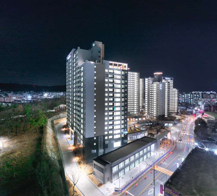 [대구=뉴시스] HXD화성개발, 화성파크드림 구수산공원 야간 점등. (사진=HXD화성개발 제공) photo@newsis.com *재판매 및 DB 금지