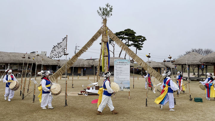 [서산=뉴시스] 지난해 2월 24일, 서산해미읍성에서 열린 정월대보름 행사 모습.(사진=서산시 제공)2025.02.10. photo@newsis.c *재판매 및 DB 금지