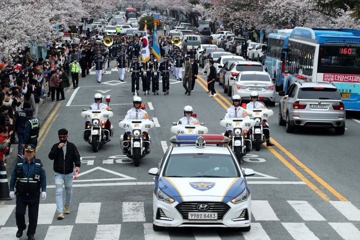 [창원=뉴시스] 강경국 기자 = 진해군항제 이충무공 승전행차. (사진=창원시청 제공). 2025.02.10. photo@newsis.com *재판매 및 DB 금지